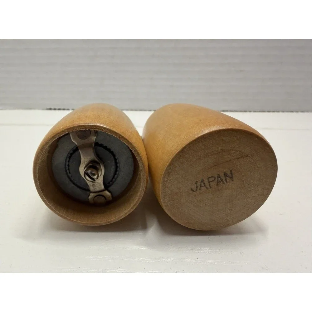 2ct Vintage Japan Salt and Pepper Shaker Grinder SET Light Wood and Chrome